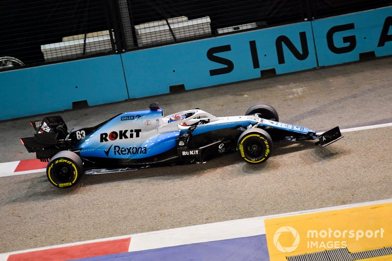 George Russell, Williams Racing FW42 con un alerón delantero roto
