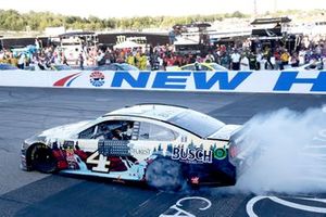 Race Winner Kevin Harvick, Stewart-Haas Racing, Ford Mustang Busch Beer / National Forest Foundation