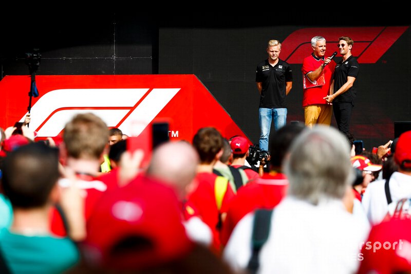 Kevin Magnussen, Haas F1 and Romain Grosjean, Haas F1 on stage in the fan zone