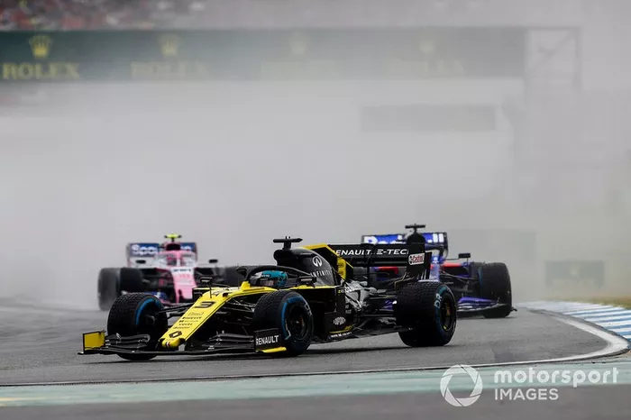 Daniel Ricciardo, Renault F1 Team R.S.19, Daniil Kvyat, Toro Rosso STR14
