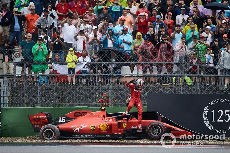 Choque de Charles Leclerc, Ferrari, lo deja fuera de la carrera