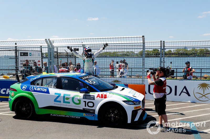 Sérgio Jimenez, Jaguar Brazil Racing celebrates victory in parc ferme
