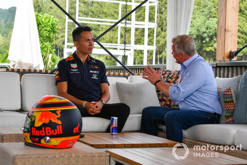 Alexander Albon, Red Bull, talks to Johnny Herbert