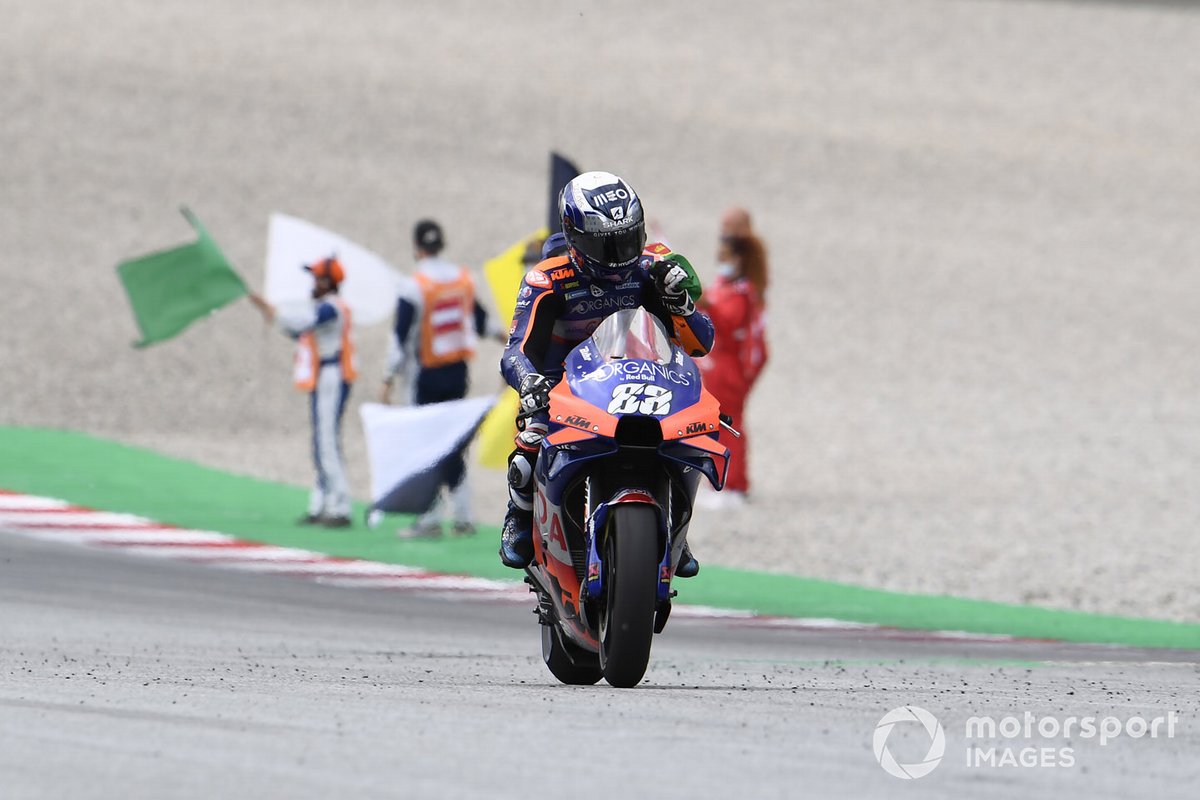 Ganador de la carrera Miguel Oliveira, Red Bull KTM Tech 3