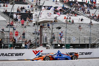 Race 1 winner: Scott Dixon, Chip Ganassi Racing Honda