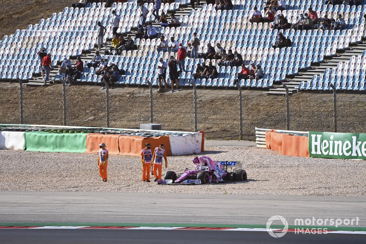 Lance Stroll, Racing Point RP20, esce dall'auto dopo l'incidente con Max Verstappen, Red Bull Racing RB16