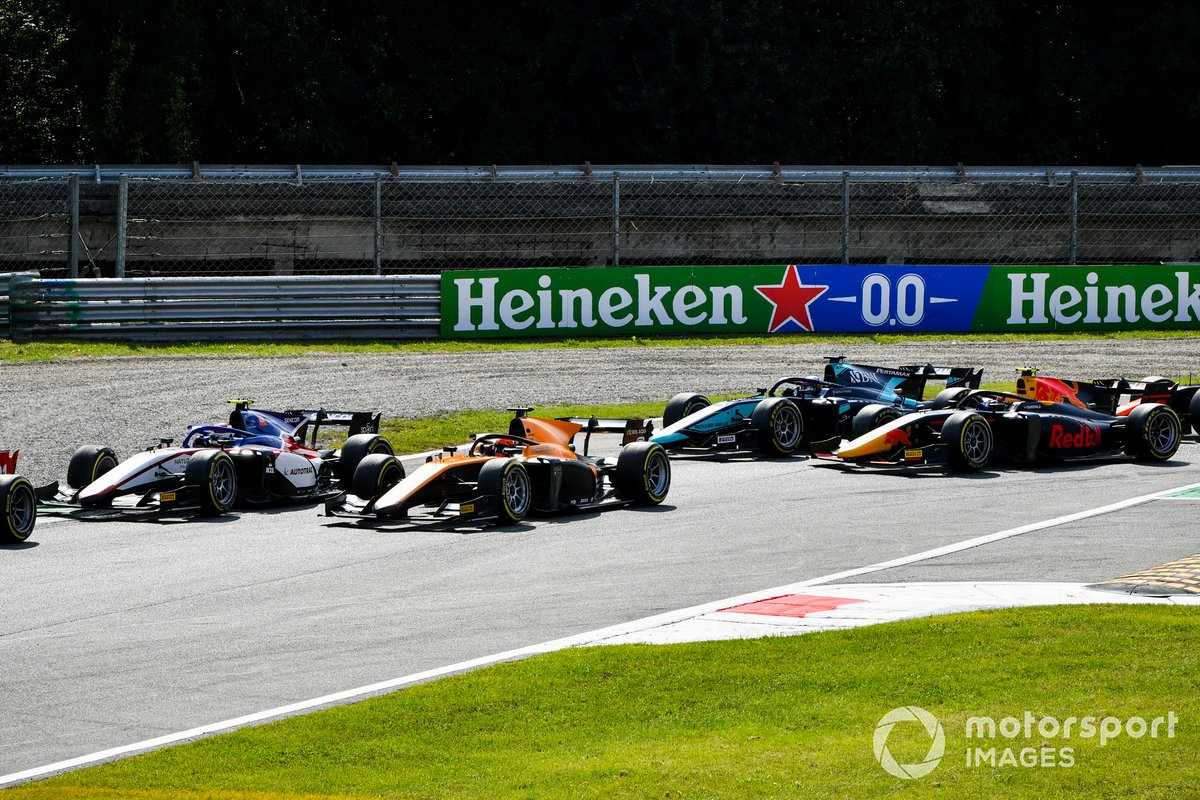 Pedro Piquet, Charouz Racing System y Jack Aitken, Williams FW43 en la salida