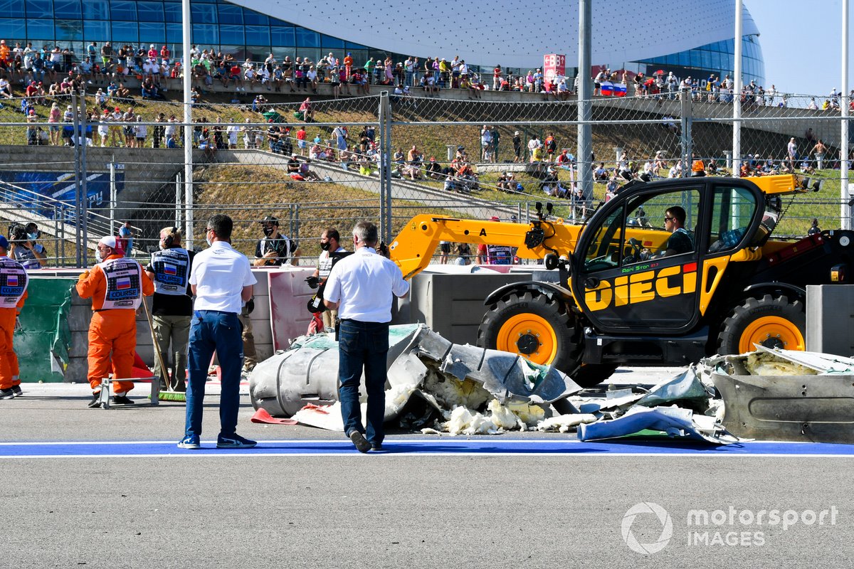 Michael Masi, Race Director with marshals recovering the car of Jack Aitken, Campos Racing after crashing with Luca Ghiotto, Hitech Grand Prix