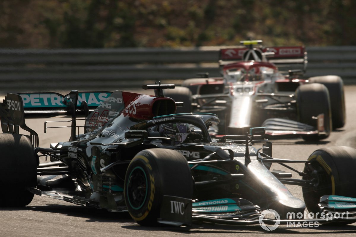 Lewis Hamilton, Mercedes W12, Antonio Giovinazzi, Alfa Romeo Racing C41