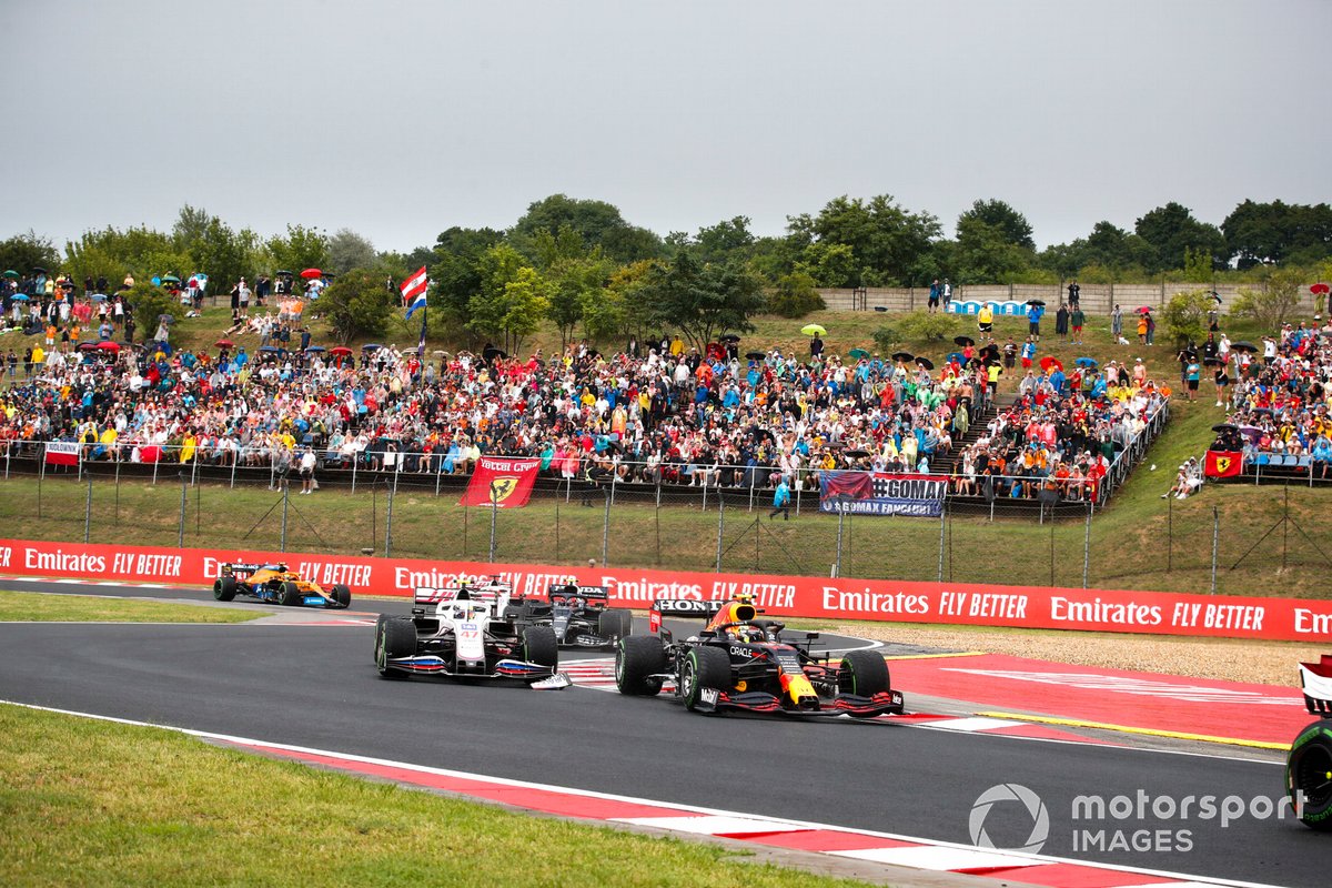 Sergio Perez, Red Bull Racing RB16B, Mick Schumacher, Haas VF-21