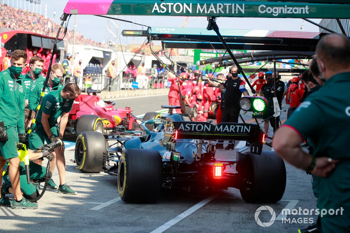 Lance Stroll, Aston Martin AMR21, ai box
