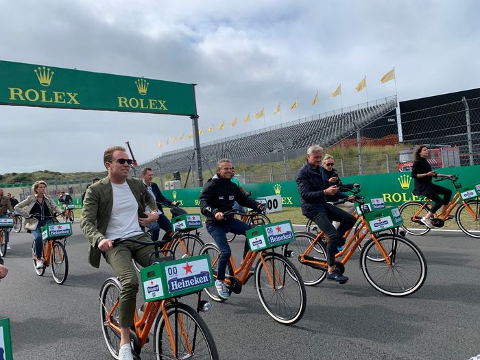 Ciclismo con Robert Doornbos, Jan Lammers y David Coulthard en el circuito de Zandvoort