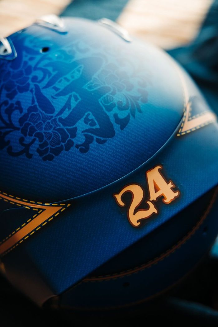 Casco de Guanyu Zhou, Alfa Romeo, Austin