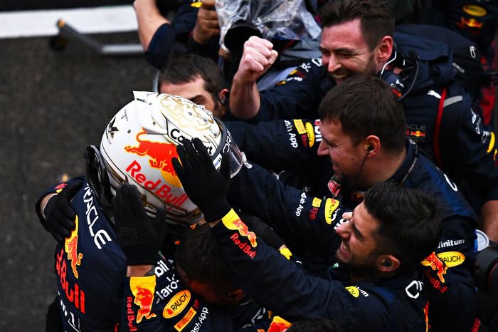 Ganador y campeón mundial Max Verstappen, Red Bull Racing