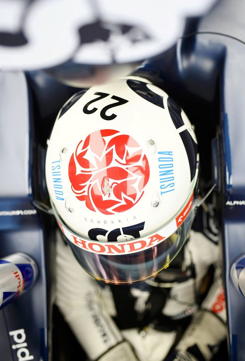 ギャラリー】角田裕毅の2023年シーズン全ヘルメット、紅葉柄コンセプト