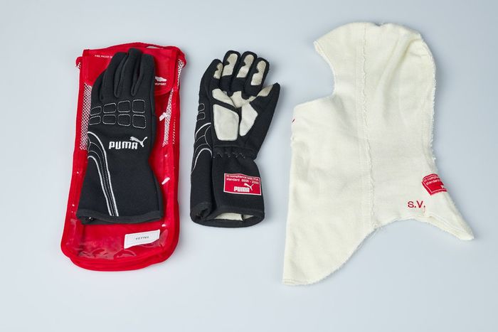 Traje interior, guantes y pasamontañas de Sebastian Vettel, Scuderia Toro Rosso