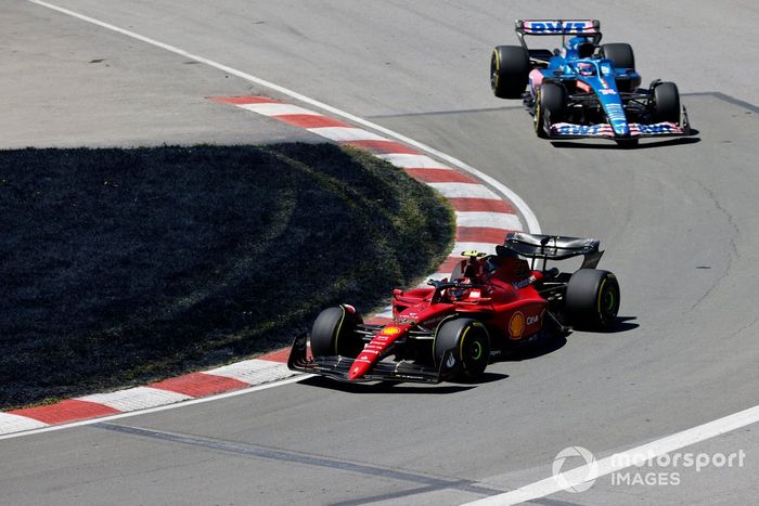 Carlos Sainz, Ferrari F1-75, Fernando Alonso, Alpine A522