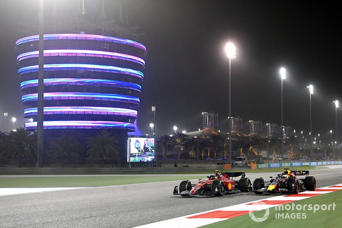 Carlos Sainz Jr., Ferrari F1-75, Max Verstappen, Red Bull Racing RB18