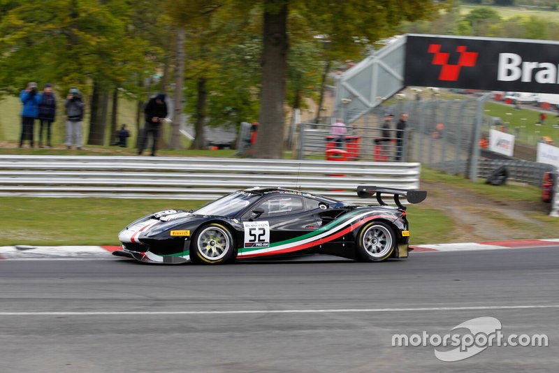 #52 AF Corse Ferrari 488 GT3: Louis Machiels, Andrea Bertolini