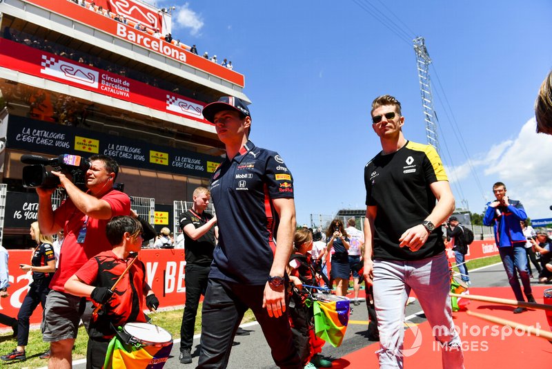 Max Verstappen, Red Bull Racing, and Nico Hulkenberg, Renault F1 Team, at the drivers parade