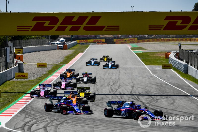 Daniil Kvyat, Toro Rosso STR14, leads Alexander Albon, Toro Rosso STR14, Carlos Sainz Jr., McLaren MCL34, Daniel Ricciardo, Renault R.S.19, Sergio Perez, Racing Point RP19, and Lance Stroll, Racing Point RP19