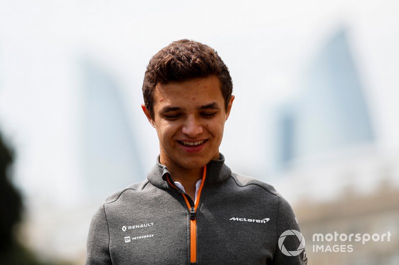 Lando Norris, McLaren cammina in pista