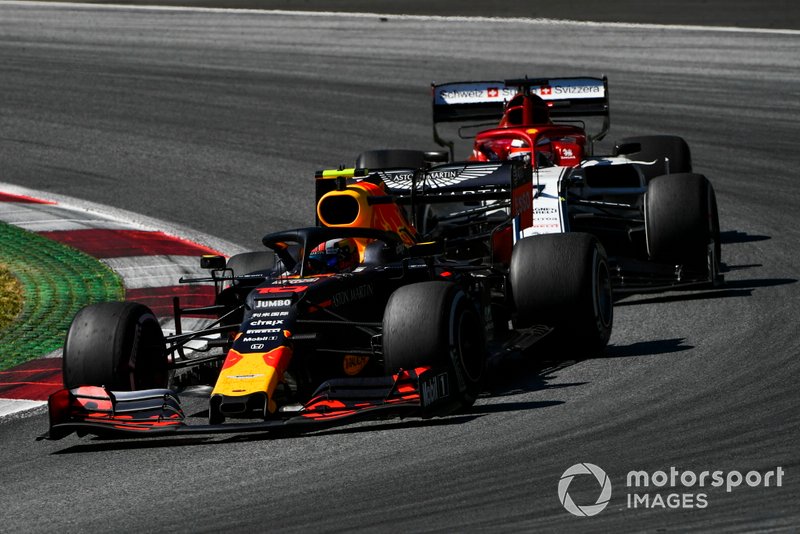 Pierre Gasly, Red Bull Racing RB15, Kimi Raikkonen, Alfa Romeo Racing C38