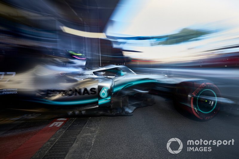 Valtteri Bottas, Mercedes AMG W10, leaves the garage