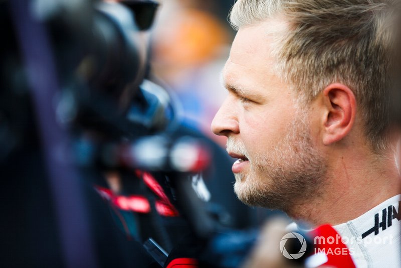 Kevin Magnussen, Haas F1, viene intervistato dopo le Qualifiche