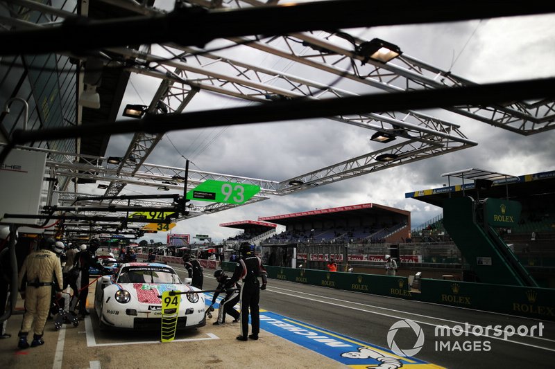 #94 Porsche GT Team, Porsche 911 RSR, Sven Muller, Mathieu Jaminet, Dennis Olsen