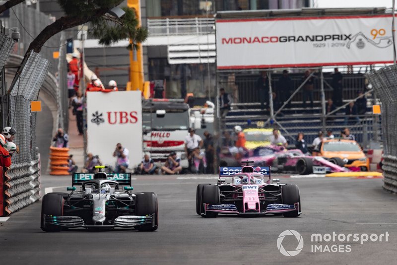 Valtteri Bottas, Mercedes AMG W10, Sergio Pérez, Racing Point RP19