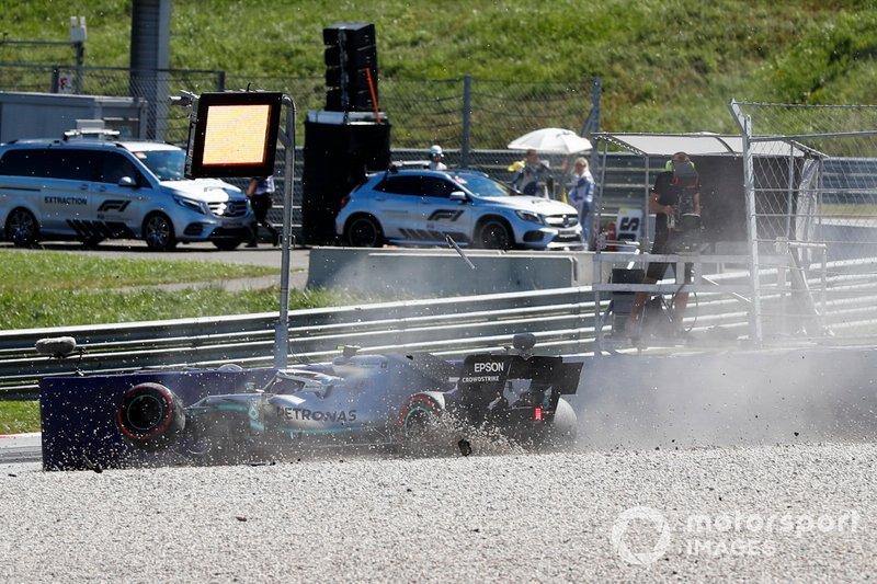 Crash of Valtteri Bottas, Mercedes AMG W10 