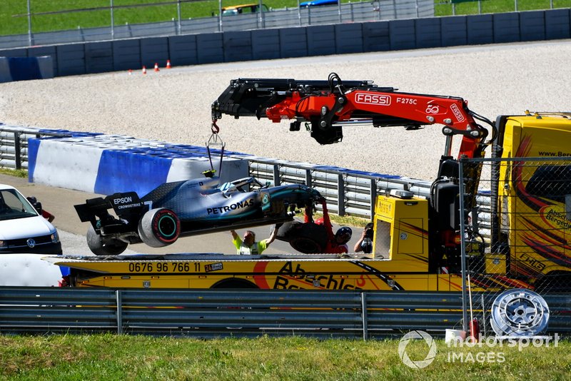 Choque de Valtteri Bottas, Mercedes AMG W10