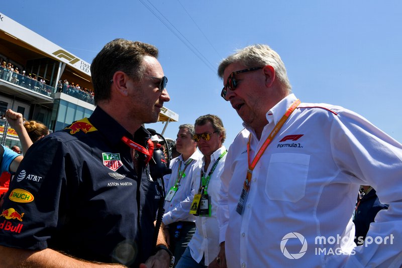 Christian Horner, Team Principal, Red Bull Racing e Ross Brawn, Managing Director di Motorsports, FOM sulla griglia