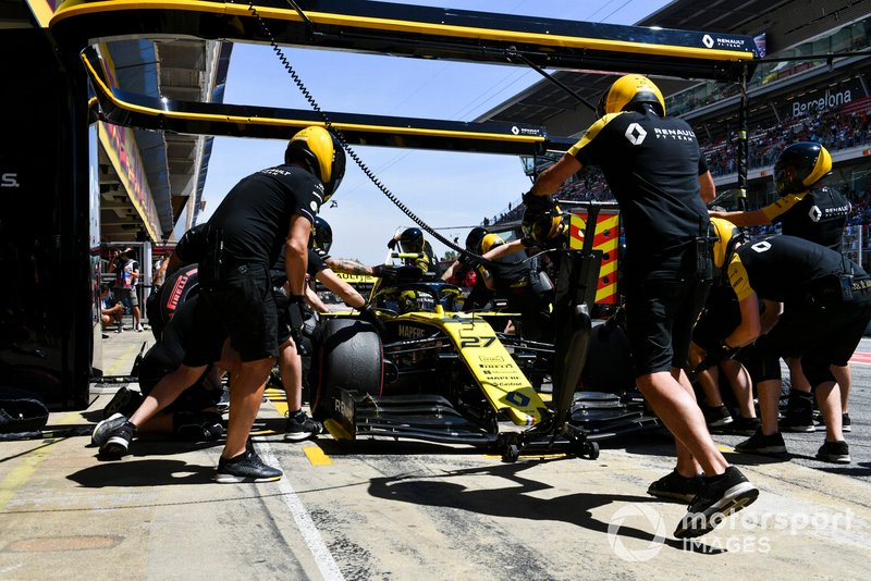 Nico Hulkenberg, Renault R.S. 19, ai box