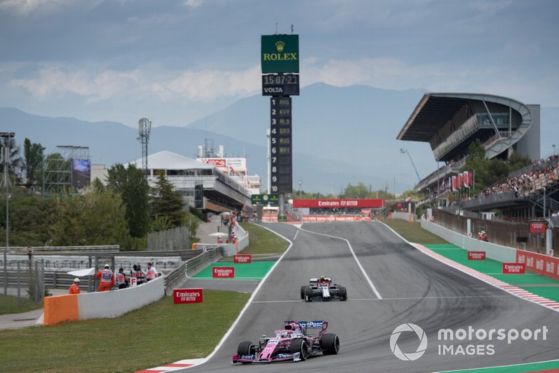Sergio Perez, Racing Point RP19, leads Antonio Giovinazzi, Alfa Romeo Racing C38