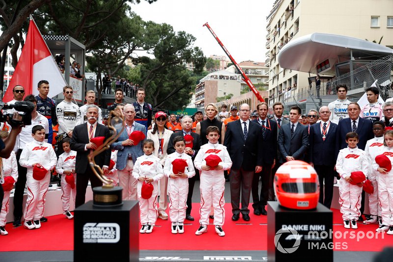 Chase Carey, CEO, Formula 1, Princess Charlene, Prince Albert II, Jean Todt, Başkan, FIA ve eşi Michelle Yeohte to the late Niki Lauda