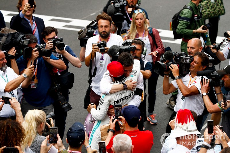 Lewis Hamilton, Mercedes AMG F1, 1st position, celebrates with Toto Wolff, Executive Director (Business), Mercedes AMG