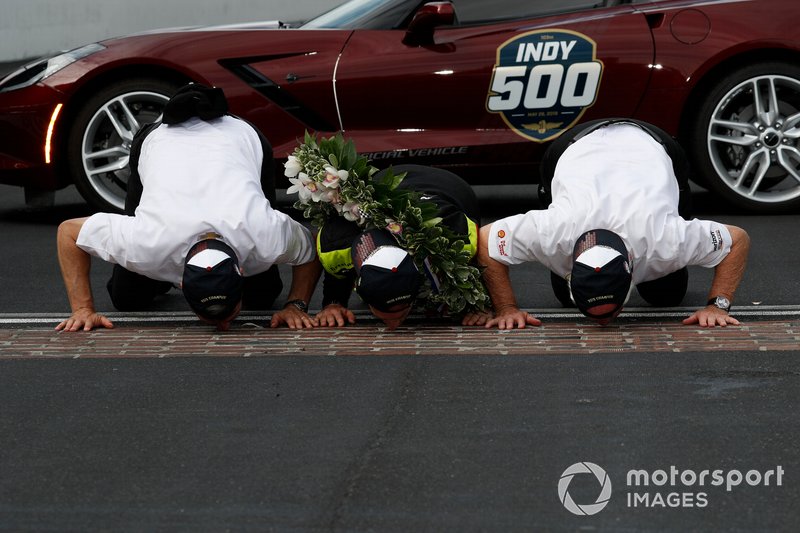 Simon Pagenaud, Team Penske Chevrolet, Victory Lane, Corvette Pace Car, Roger Penske, Tim Cindric