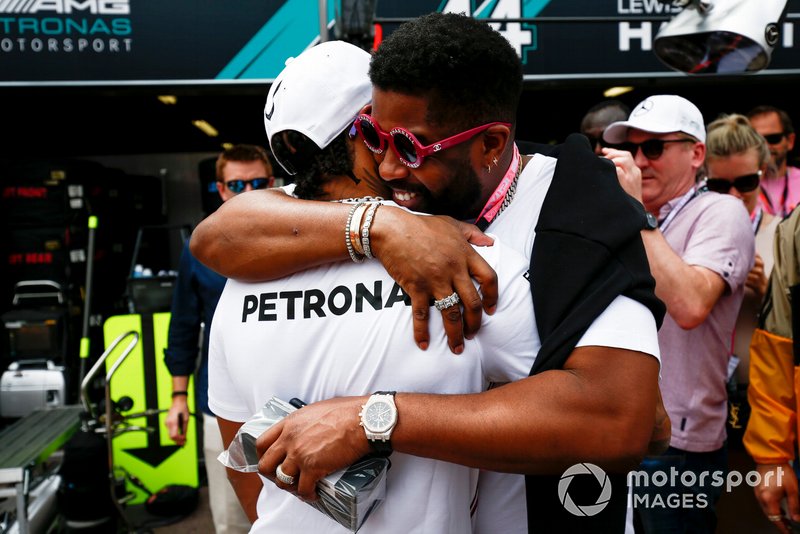 Lewis Hamilton, Mercedes AMG F1, ve P.K. Subban ve Odell Beckham Jr