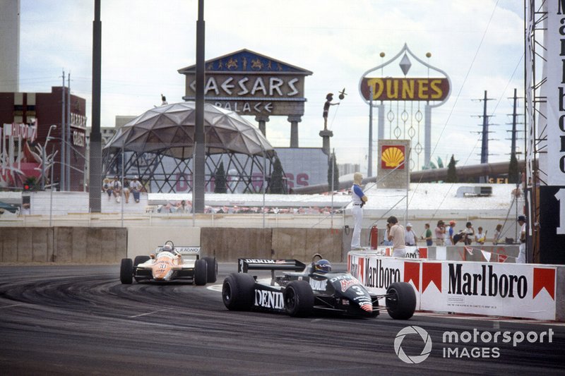 Michele Alboreto, Tyrrell 011-Ford en Mauro Baldi, Arrows A4-Ford