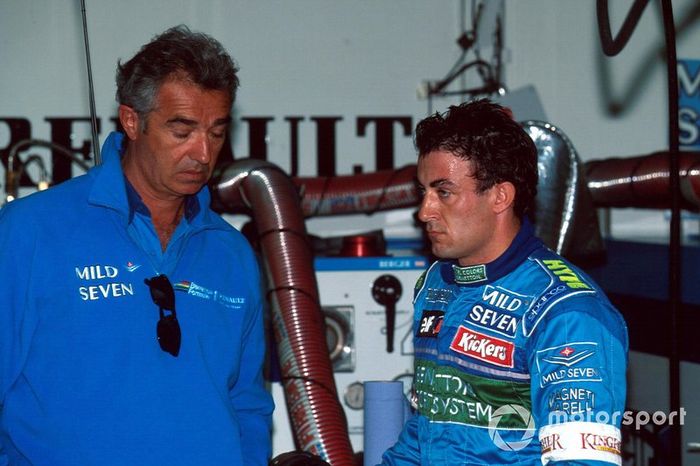 Flavio Briatore, jefe de equipo de Benetton F1 y Jean Alesi, Benetton