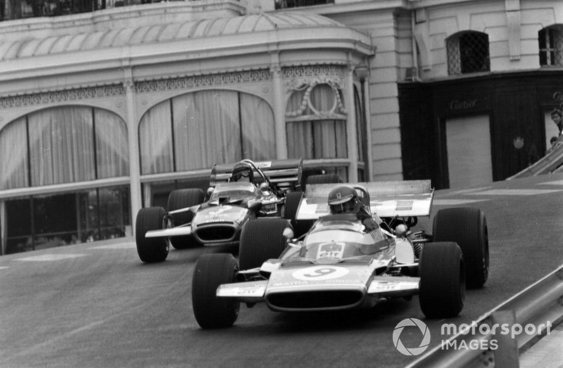 Henri Pescarolo, Matra MS120 leads Jochen Rindt, Lotus 49C Ford