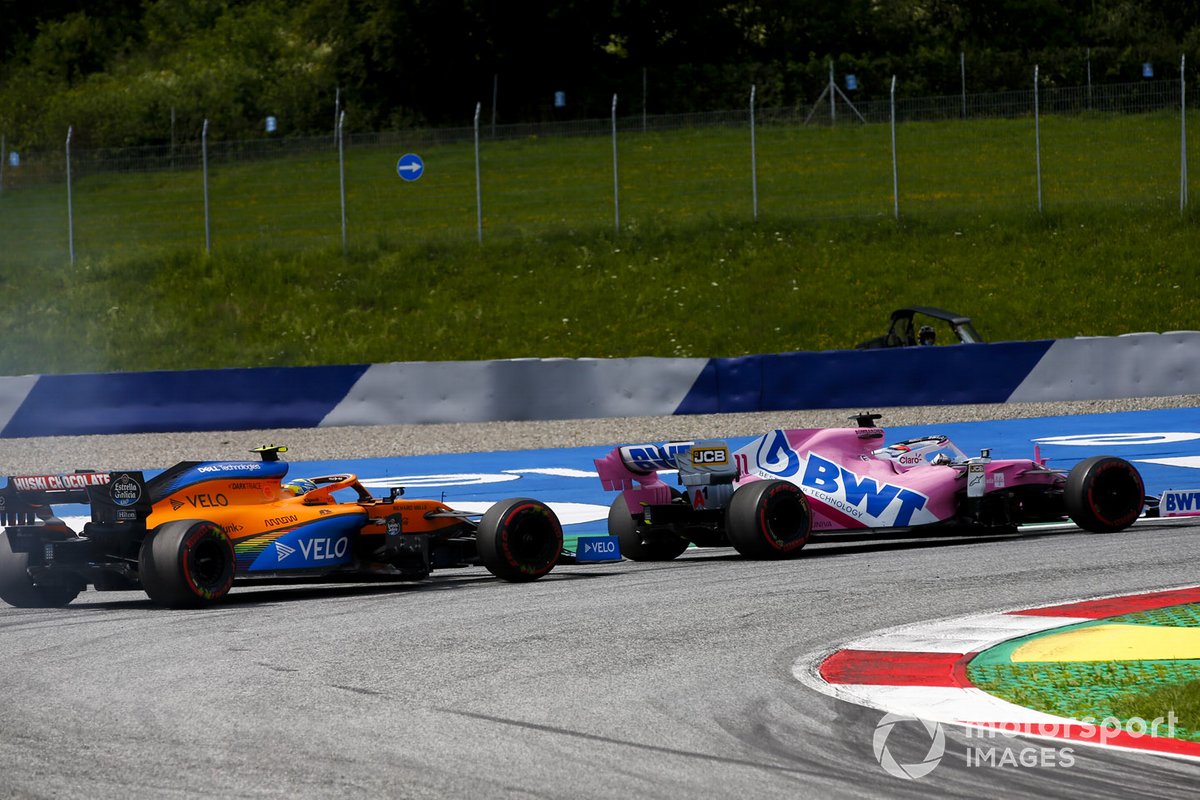Sergio Perez, Racing Point RP20, precede Lando Norris, McLaren MCL35