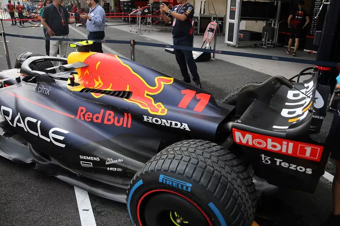 Red Bull Racing RB18 side detail