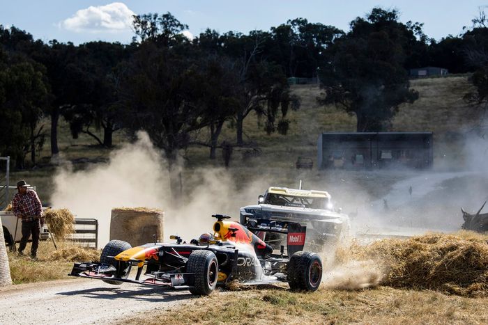 Daniel Ricciardo, Red Bull Racing RB7 con Toby Price