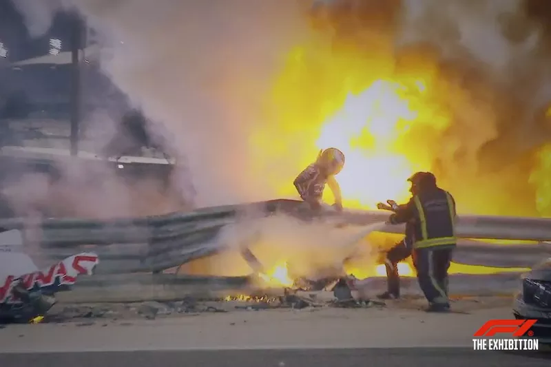 Exposition de la monoplace de Romain Grosjean après l'accident du GP de Bahreïn 2020