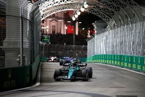 Fernando Alonso, Aston Martin AMR23, Esteban Ocon, Alpine A523