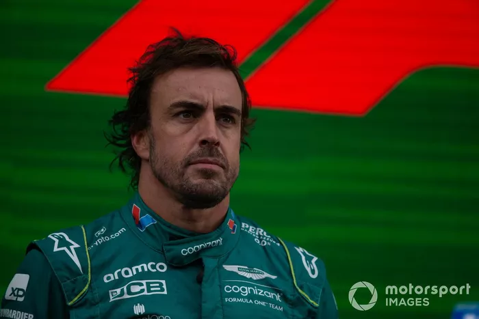 Fernando Alonso, Aston Martin F1 Team, 2ª posición, en el podio