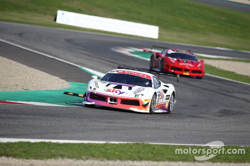 #93 Ferrari 488 Challenge, HR Owen: Chris Froggatt